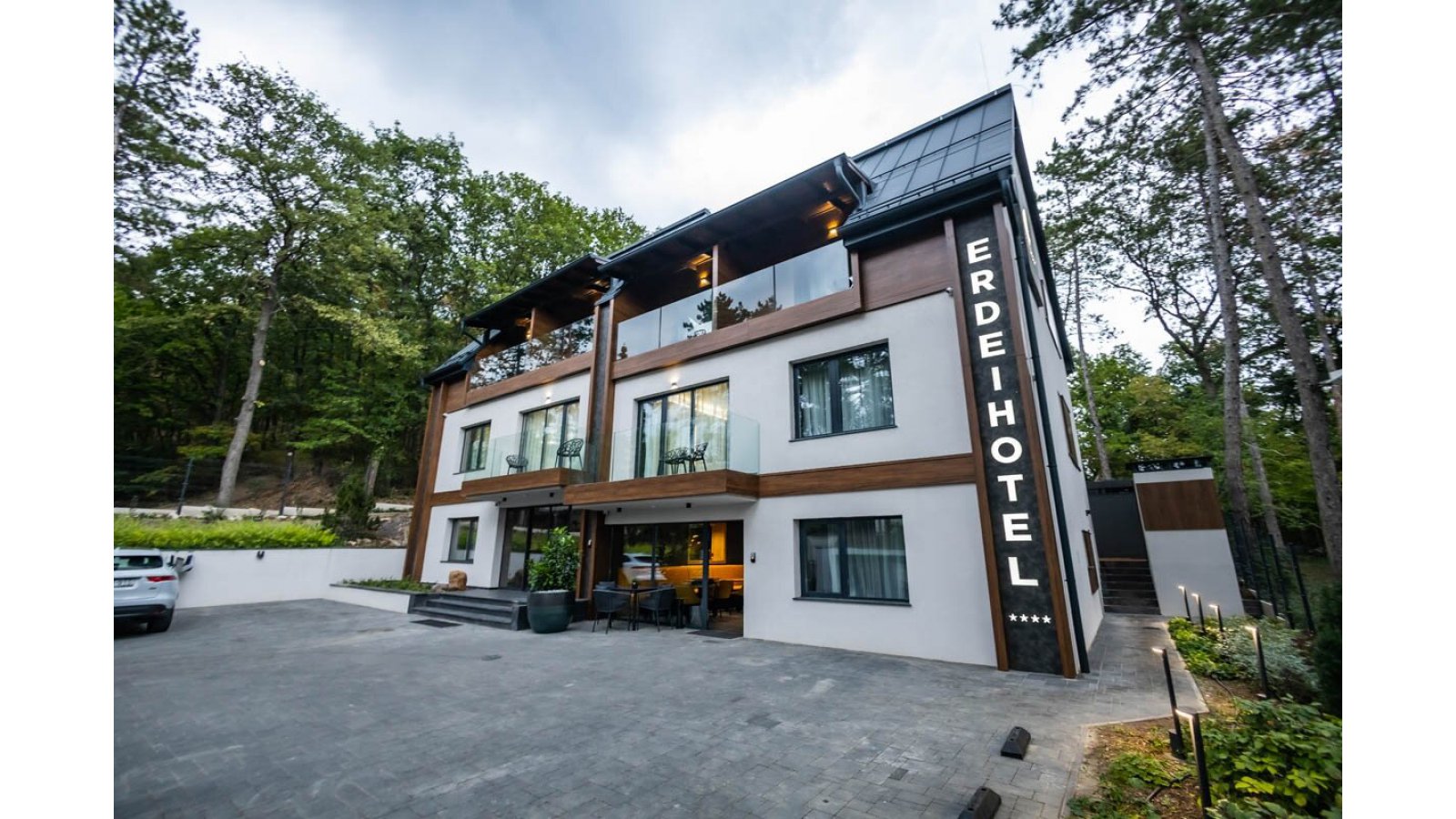 4 évszak Erdeihotel