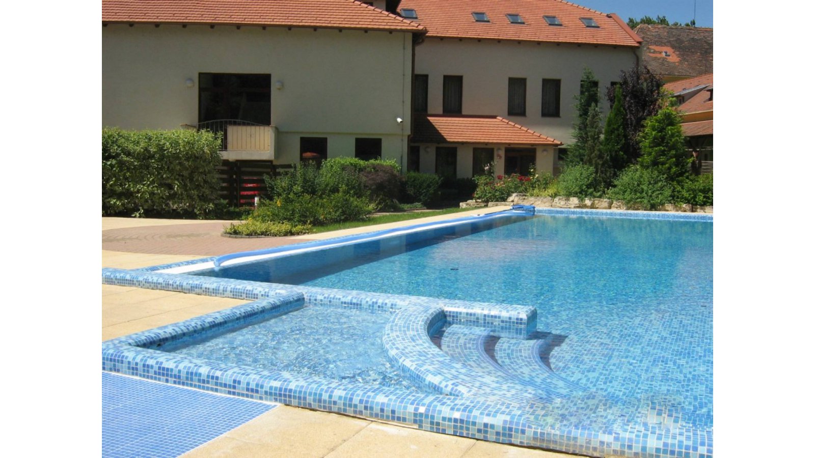 Bassiana Hotel és Étterem