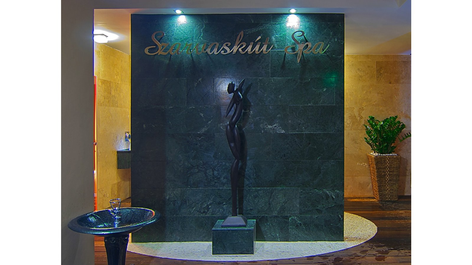 Hotel Szarvaskút és Kemencés Étterem