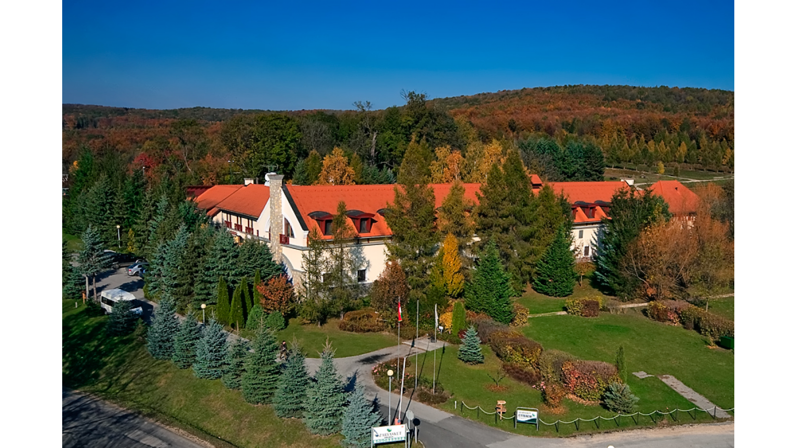 Hotel Szarvaskút és Kemencés Étterem