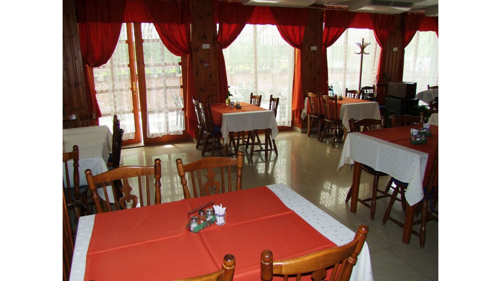 Hajnal Hotel